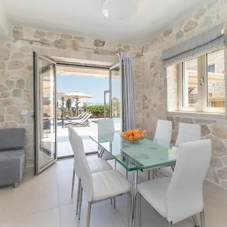 فيلة Taphian Katomerion